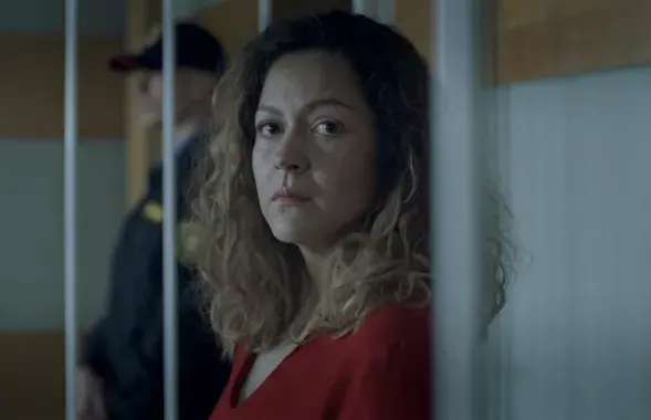 Кадр из фильма "Под серым небом"
