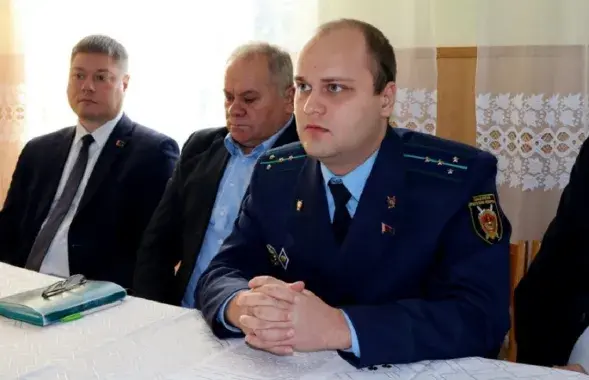 На встрече присутствовал глава района Денис Ольшевский (слева)
