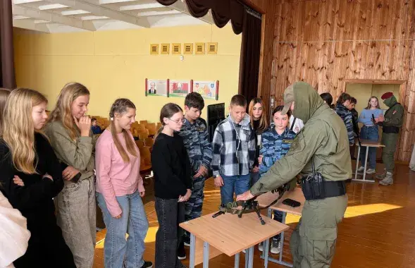 Идеологическая обработка детей в Столине
