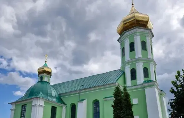 Свята-Троіцкая царква ў новым колеры
