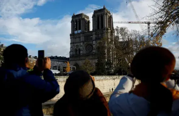 Макрон назваў аднаўленне сабора Парыжскай Божай Маці "праектам стагоддзя"
