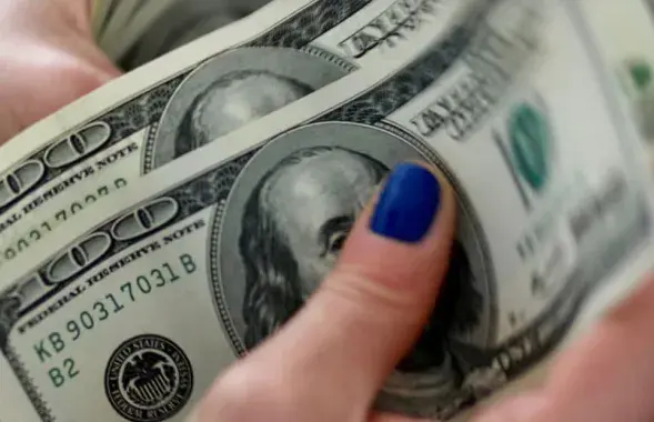 Курс доллара вновь снизился
