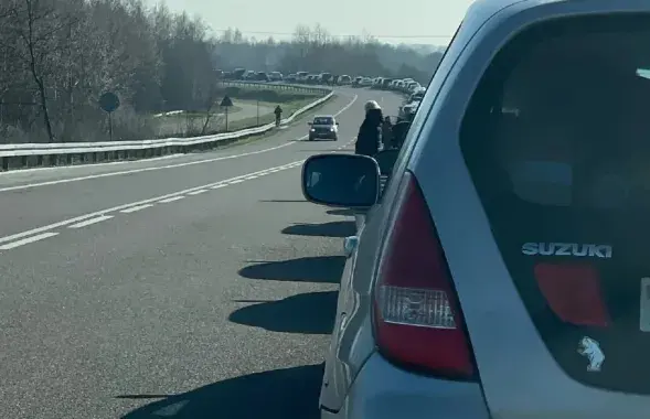 Очередь на границе, иллюстративное фото
