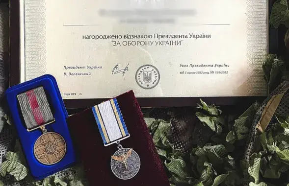 Сярод узнагарод — медаль украінскага прэзідэнта "За абарону Украіны"
