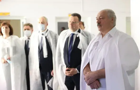 Калі Лукашэнка захоча адмяніць вакцынацыю, яе адменяць. Фармальна — па законе
