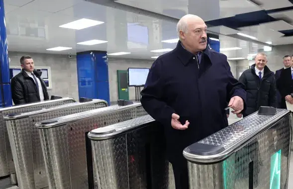 Аляксандр Лукашэнка не ведаў, што рабіць з праязным
