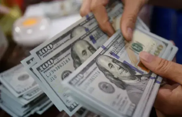 Курс доллара снижается
