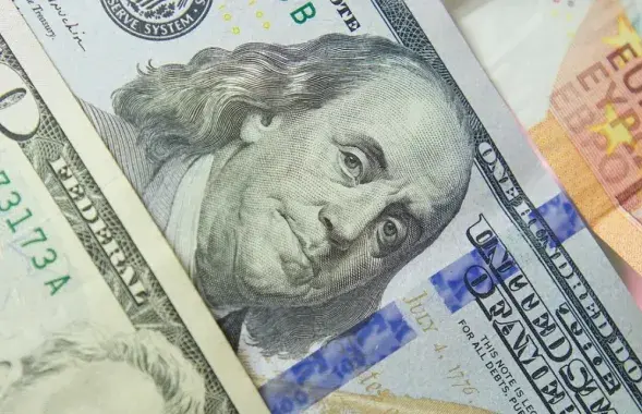 Доллар и евро снова укрепились
