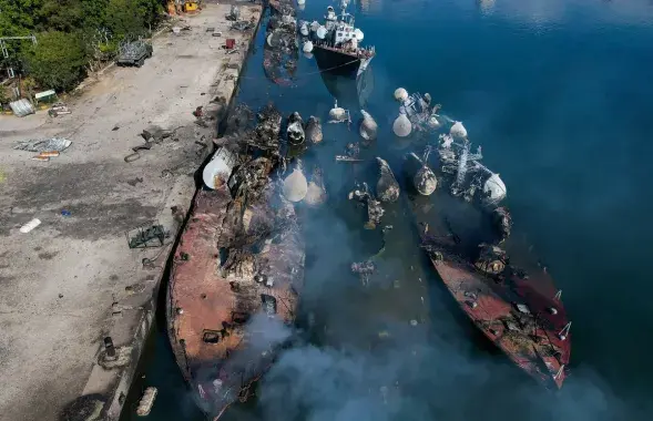 Караблі сірыйскіх ВМС, знішчаныя падчас начной ізраільскай атакі на партовы горад Латакія
