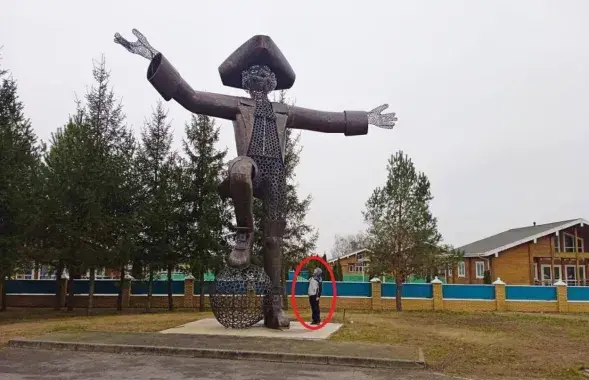 Скульптура Мюнхгаузена в Березе
