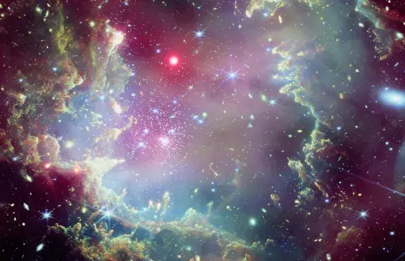 "Гіганцкі святочны вянок" у космасе
