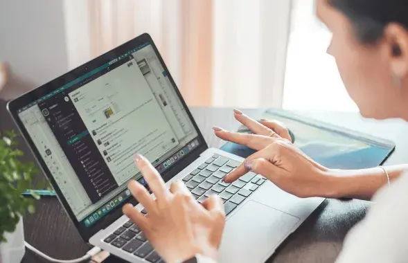 Даведаліся, чаму жанчынам складана выйсці з дэкрэтнага водпуску і зноў уладкавацца на працу
