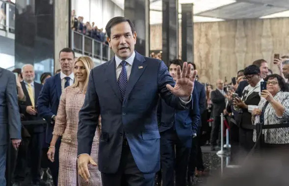 Распараджэнне дзяржсакратара Марка Рубио, якое шакавала чыноўнікаў Дзярждэпартамента, падобна, тычыцца фінансавання ваеннай дапамогі Украіне
