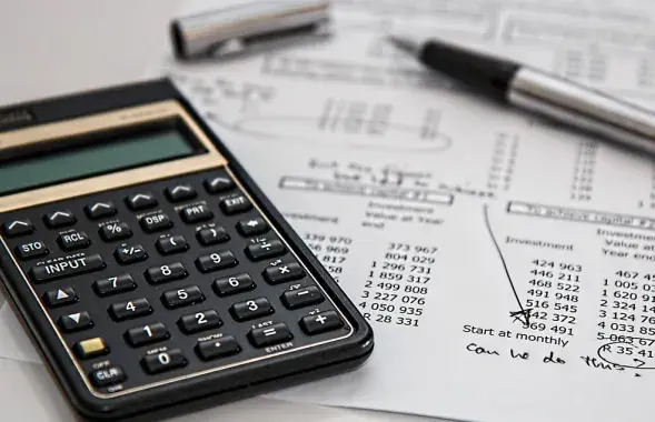 Калькулятор и ручка