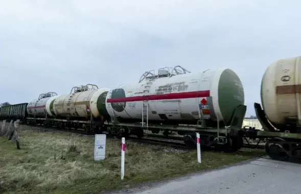 Казахстанские цистерны с газом не могут попасть из Беларуси в Польшу
