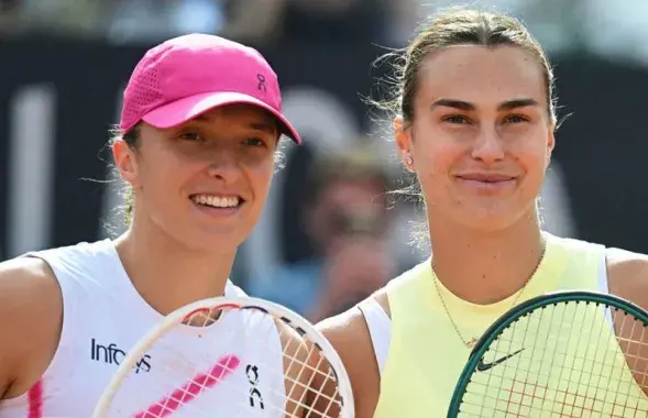 Іга Свёнтак і Арына Сабаленка
