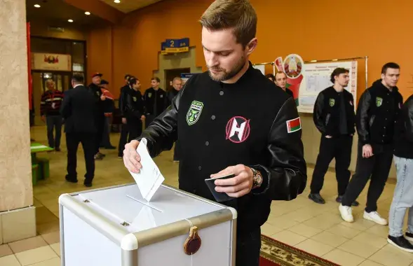 У "электаральным мерапрыемстве" ўдзельнічаюць хакеісты "Нёмана"
