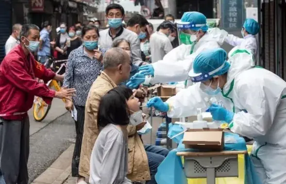 Праверка на вірус у Кітаі, ілюстрацыйнае фота
