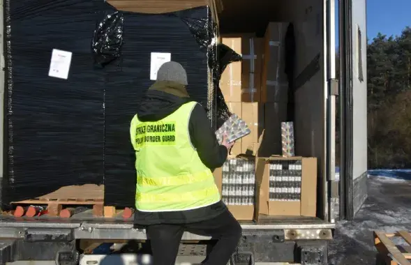 Нелегальныя цыгарэты
