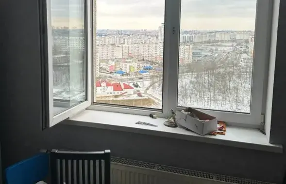 Хлопчык змог адкрыць акно
