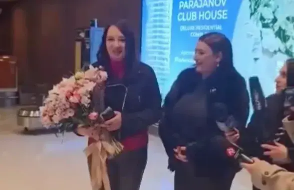 Блогерша Белла в аэропорту Еревана
