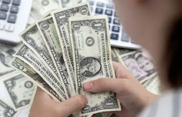 Курс доллара падает
