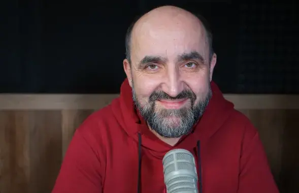 Блогер Александр Кнырович
