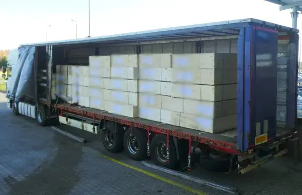 Задержанная машина с фанерой
