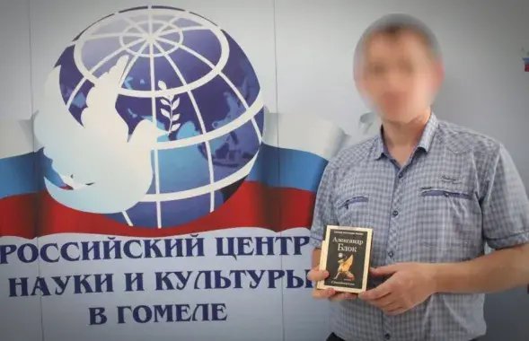 Сахин во время посещения "Русского дома" в Гомеле
