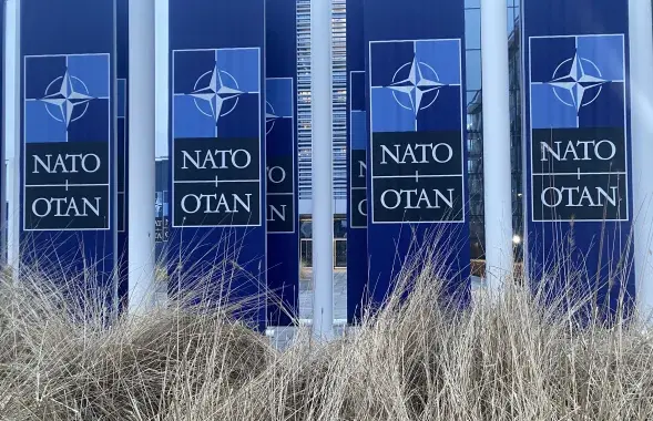 Ля штаб-кватэры НАТА
