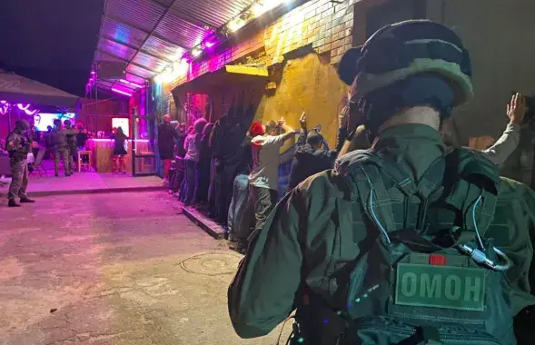 Силовики провели рейды по клубам Минска
