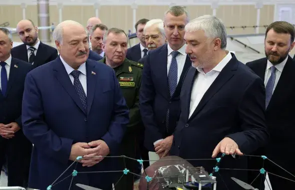 Россияне рассказывают Александру Лукашенко о своих беспилотниках
