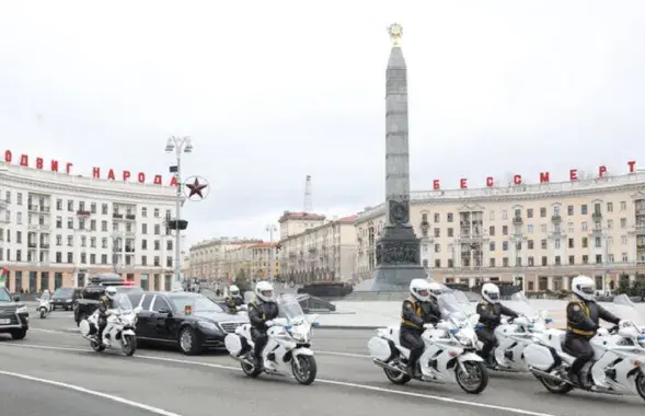 Аляксандр Лукашэнка едзе па Мінску, 25 сакавіка 2025-га
