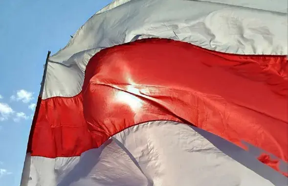 БНР создавалась под бело-красно-белым флагом
