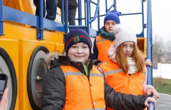 Турысты на БелАЗе
