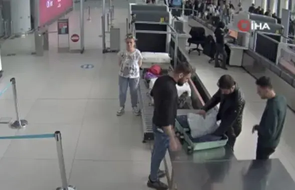 Кантрабандыстаў затрымалі ў аэрапорце Стамбула
