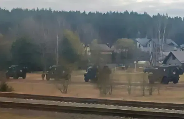 Российская техника после разгрузки на станции "Озерище"
