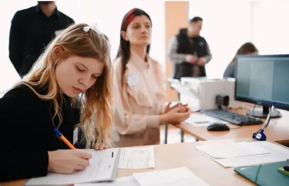 Студэнты падчас экзамену
