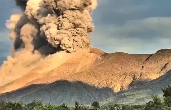 8 апреля произошло извержение вулкана
