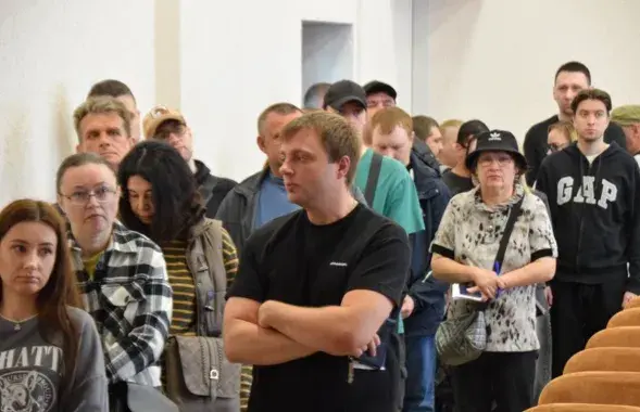 Гомельские "тунеядцы", которых вызвали на профилактическое мероприятие
