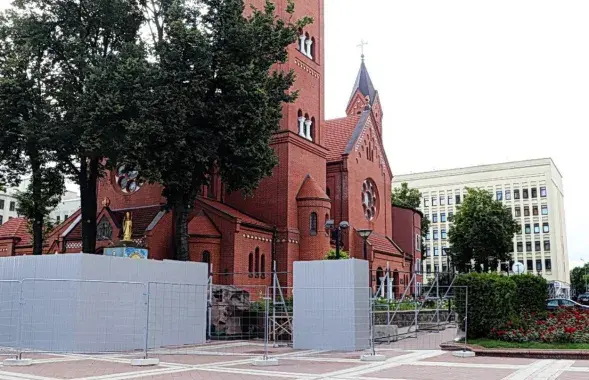 Ремонт Красного костела в Минске
