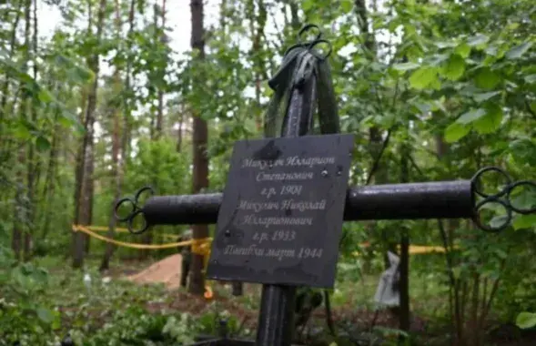 Магіла ў лесе каля вёскі Сцяг
