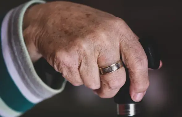 Пожилая женщина, иллюстративное фото
