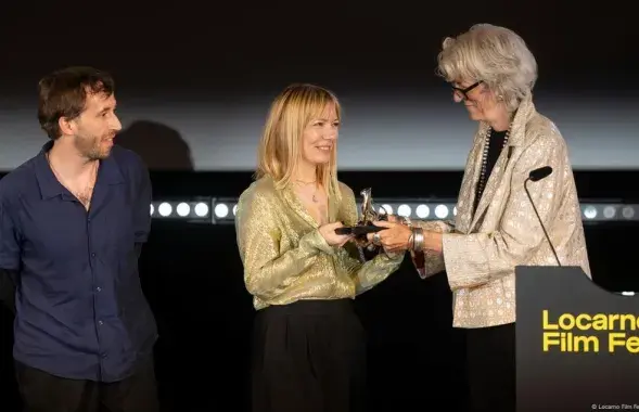 Режиссеры фильма "Белая улитка" Эльза Кремер и Левин Петер получают награды в Локарно
