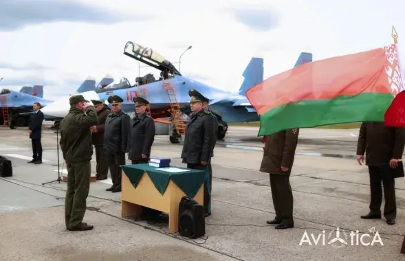 Перадача расійскіх Су-30СМ2 беларускім вайскоўцам
