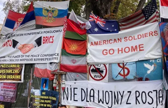 Што робяць прарасійскія актывісты ў цэнтры Варшавы
