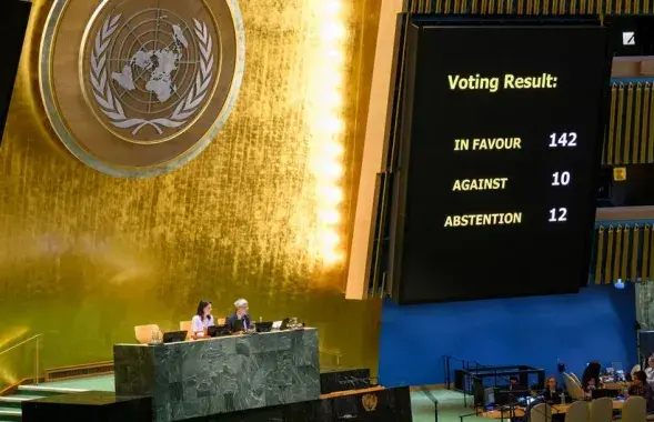 Генеральная Ассамблея ООН голосует по вопросу поддержки "Нью-Йоркской декларации" — резолюции, направленной на возрождение идеи решения конфликта Израиля и Палестины по формуле двух государств.
