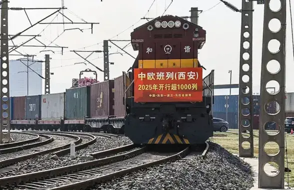 Китайский грузовой поезд
