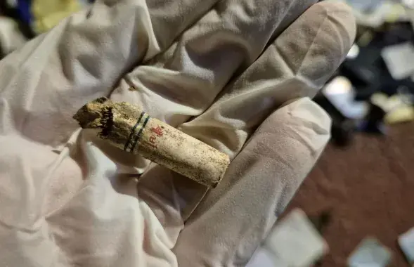 Окурок из мешка с мусором, который Северная Корея сбросила на Южную
