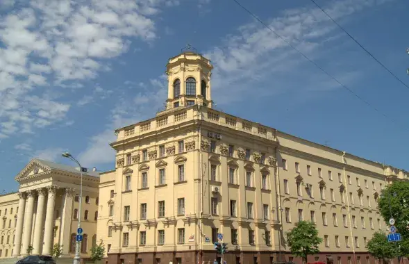 Вежа на будынку КДБ Беларусі
